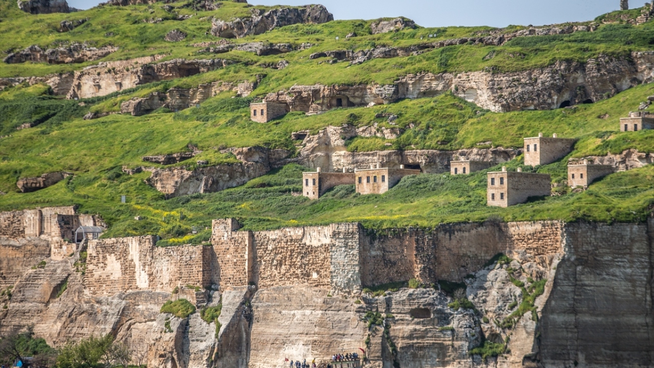 Hatay`dan arkadaşlarıyla ilçeye gelen Zeliha İnan da "Gayet güzel. Harika bir ortam, ekipçe bayıldık. Buraları keşfetmeye çalışıyoruz. Herkesi de burayı görmeye davet ediyoruz." dedi.