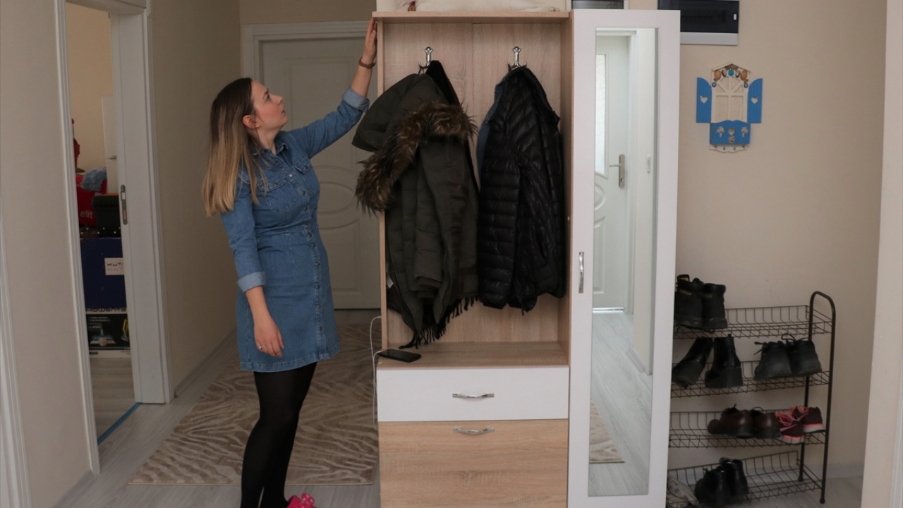 Kaval, evin maskotu haline gelen kediyi kentte düzenlenen "Van Kedisi Güzellik Yarışması"nda podyuma çıkardı ve Spak "en güzel kedi" seçildi.