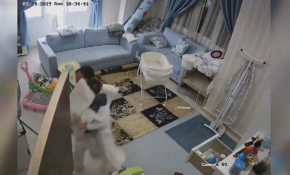 Kuveyt'te bir dadı tavan çökmeden saniyeler önce bebeği kurtardı