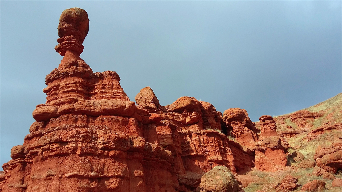 UNESCO Türkiye Milli Komisyonu tarafından 2012 yılında Dünya Geçici Miras Listesi`ne alınan Narman Peri Bacaları, Erzurum`da "Doğu`nun Kapadokyası" olarak da adlandırılıyor.
