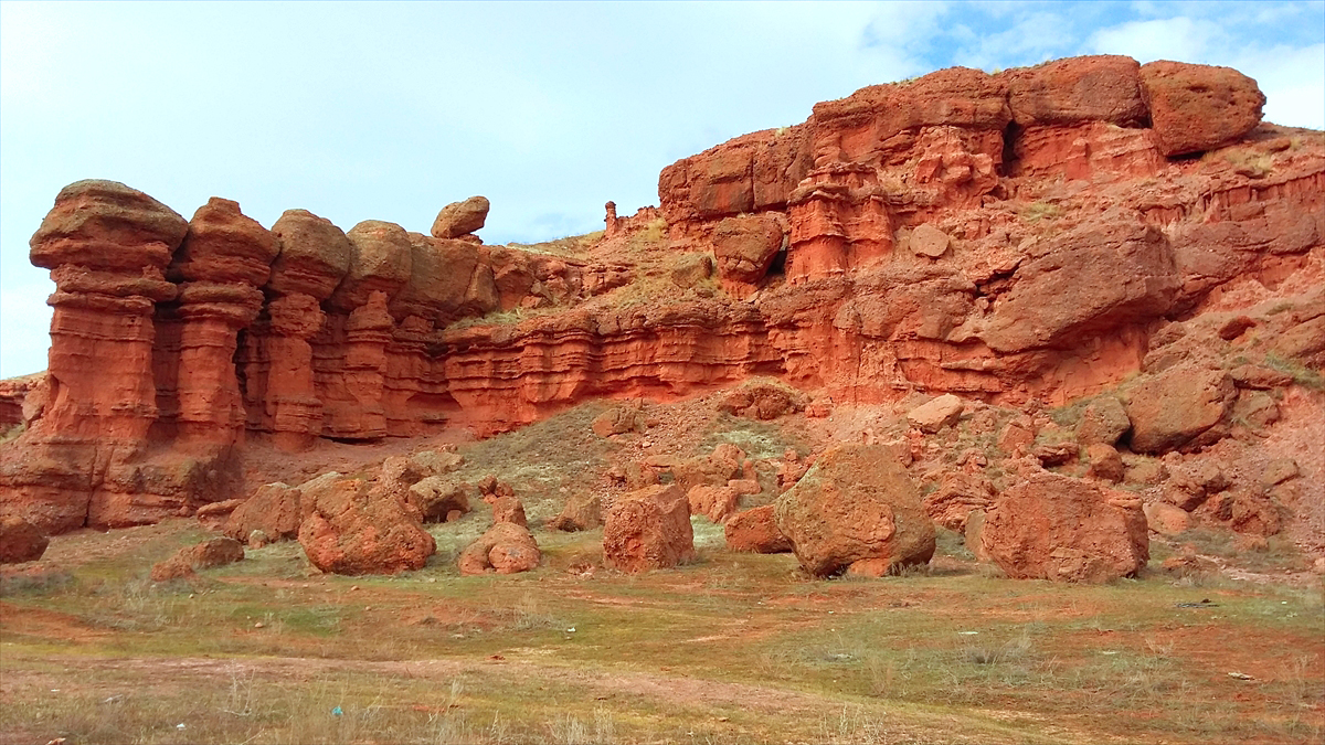 Baharın gelmesiyle yeşillenen bölgeye, ziyaretçi sayısının artması bekleniyor.
