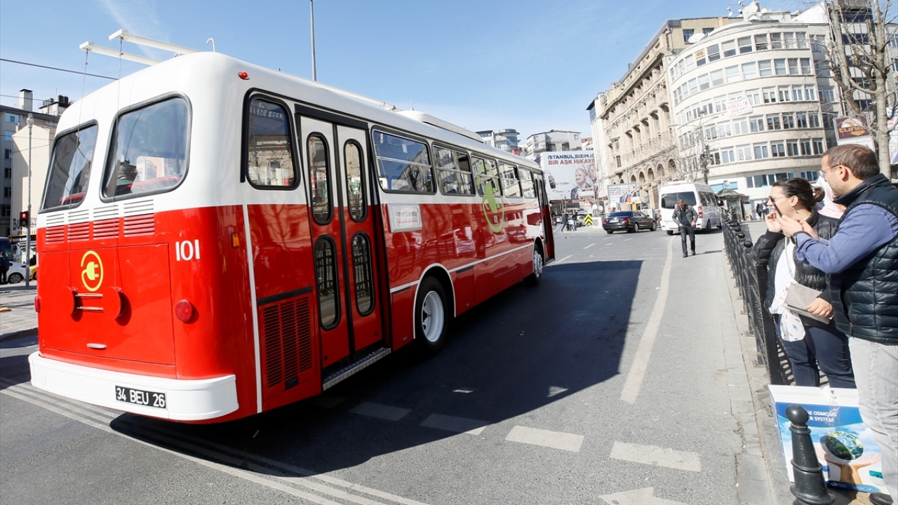 İlk yerli troleybüs Tosun`da yolculuk boyunca müzik ziyafeti de veriliyor. Tosun`da nostaljik şarkılar çalınarak insanların yolcuğu daha keyifli hale getiriliyor. 