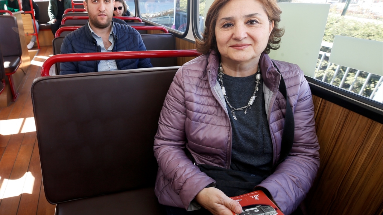 Yolculardan Nalan Kahraman ise otobüsü görünce büyük bir sürpriz yaşadığını belirtti. 