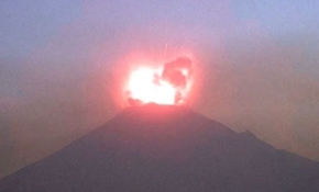 Meksika'daki Popocatepetl Yanardağı'nın patlama anı