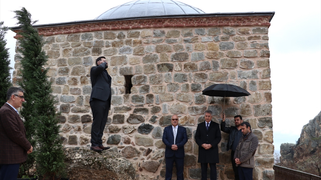 Yanılmaz, namazın ardından gazetecilere yaptığı açıklamada, yazılı kaynaklara göre 4 bin yıllık medeniyet ve kültürün buluşma noktası olan Harput`ta tarihi bir güne şahitlik ettiklerini belirtti. 