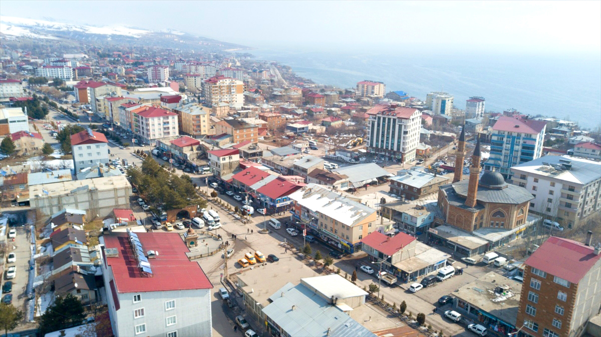 "Bütün güzellikleri yaşatmak için gayretle çalışıyoruz."
