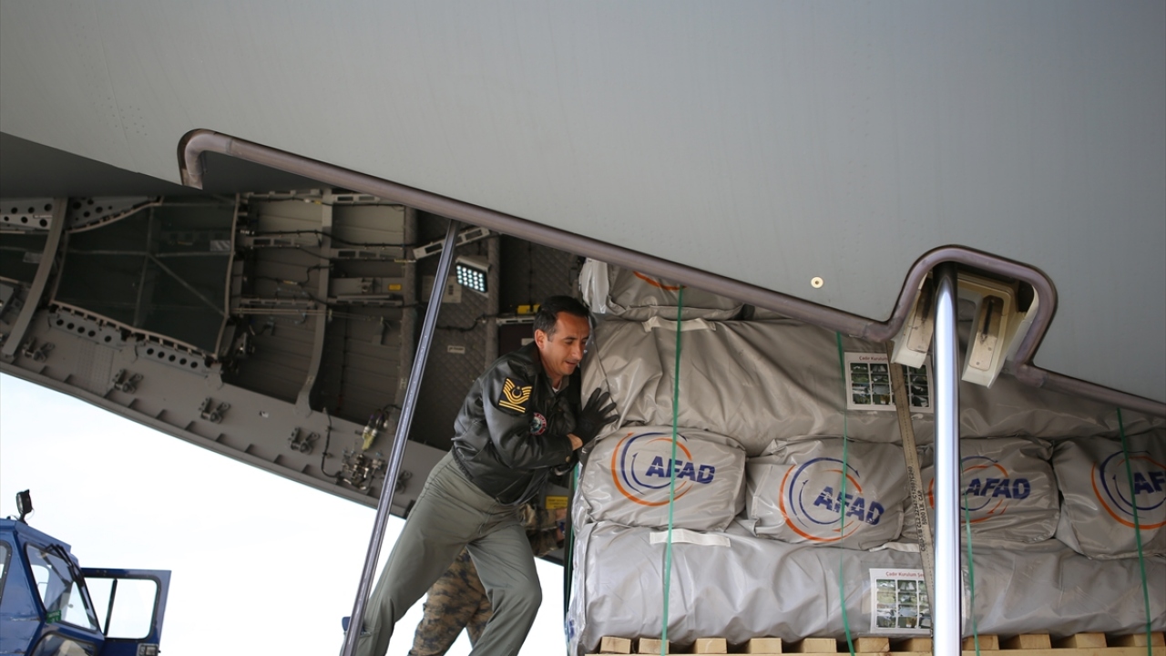 Bölgeye 100 çadır, 650 hijyen seti, 200 gıda kolisi ve diğer insani yardım malzemelerinin gönderildiğini belirten Taşdelen, çadırlarla da bir kamp yerinin kurulucağını belirtti.