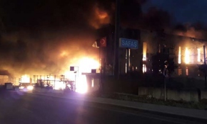 Gebze'de sünger fabrikasında yangın çıktı