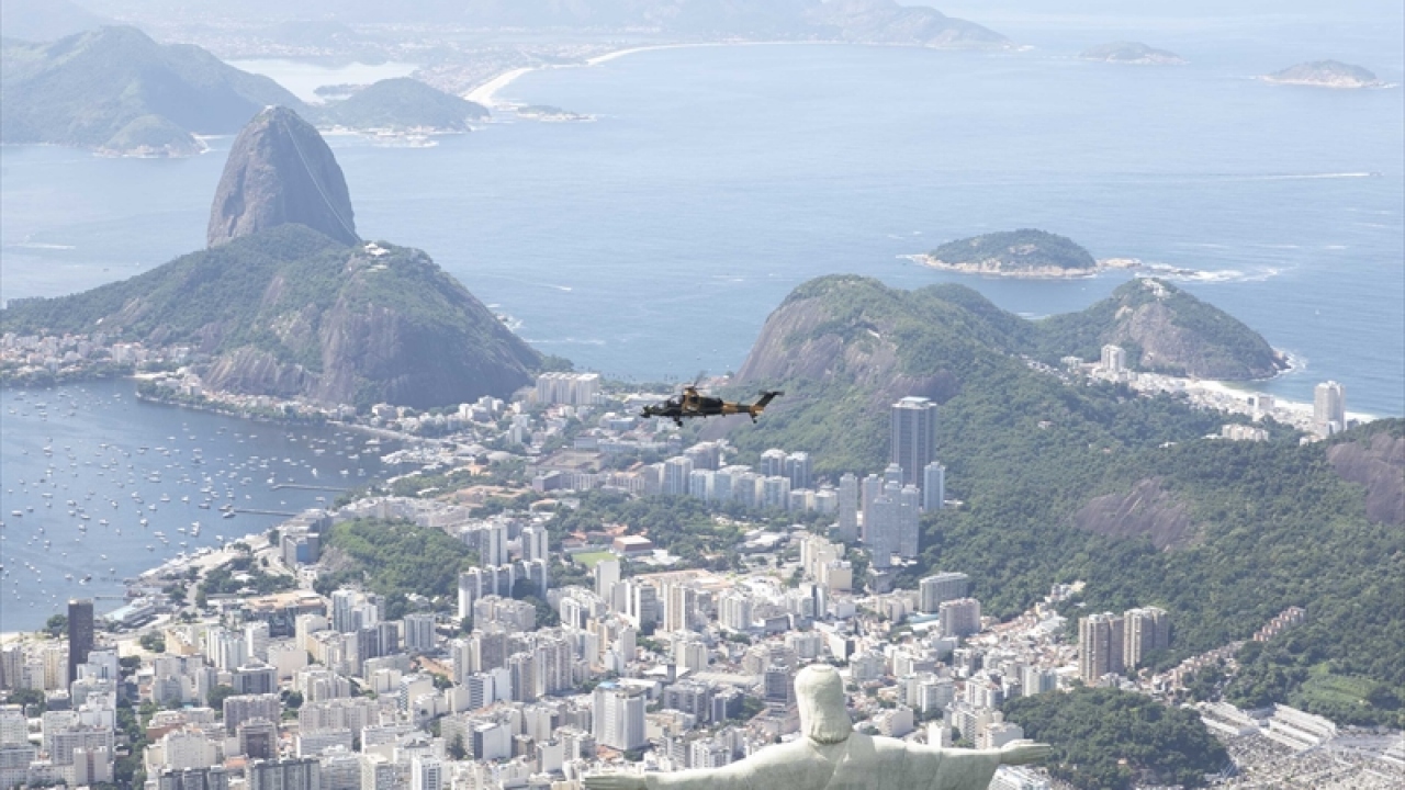 Roadshow kapanış resepsiyonu kapsamında Büyükelçiliğin bahçesinde Atak helikopterinin statik gösterimi yapıldı.