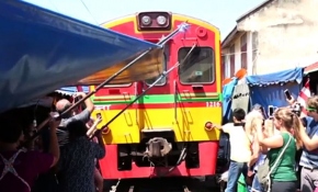 Renkli atmosferiyle Tayland pazarı