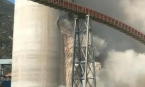 Çimento fabrikasının silosu patladı