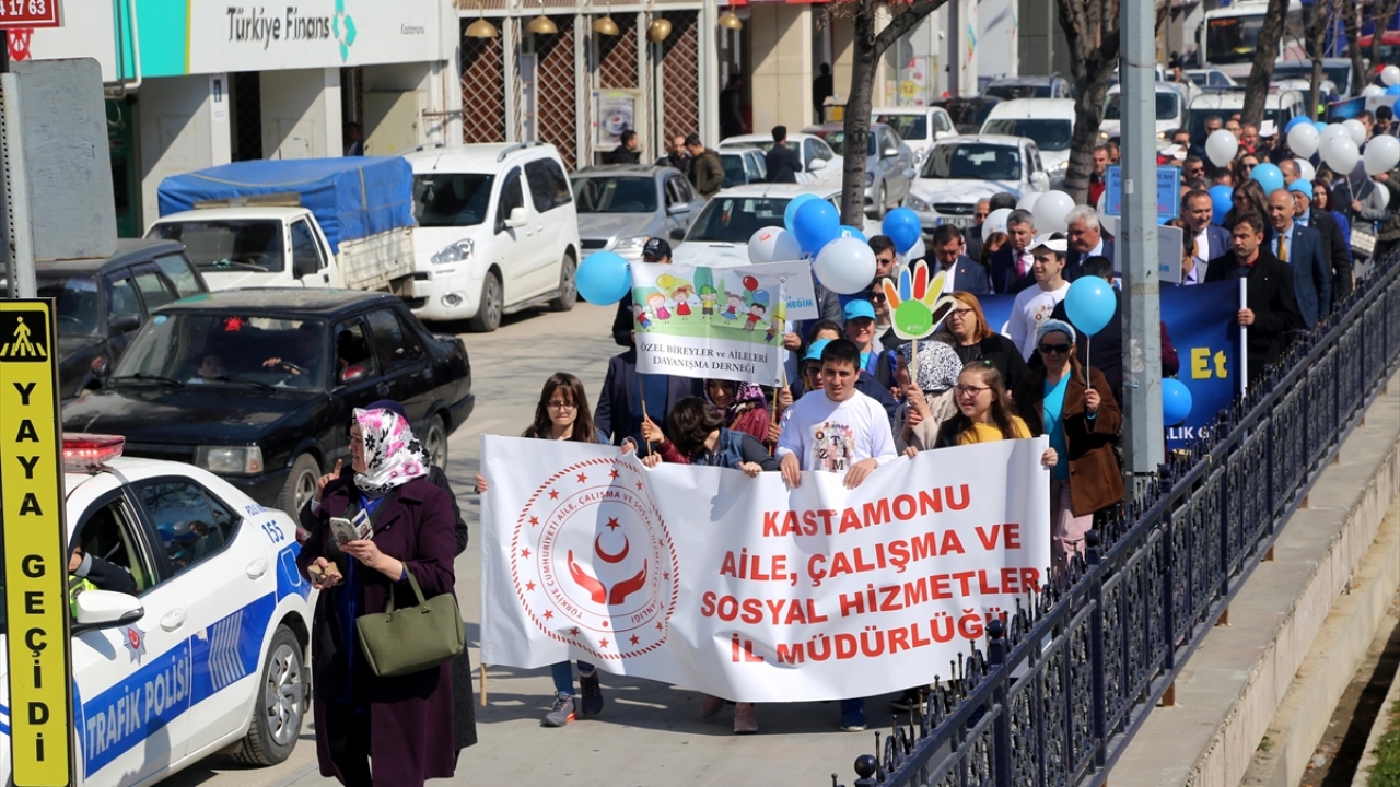 Kastamonu`da "Dünya Otizm Farkındalık Günü" nedeniyle yürüyüş gerçekleştirildi. 