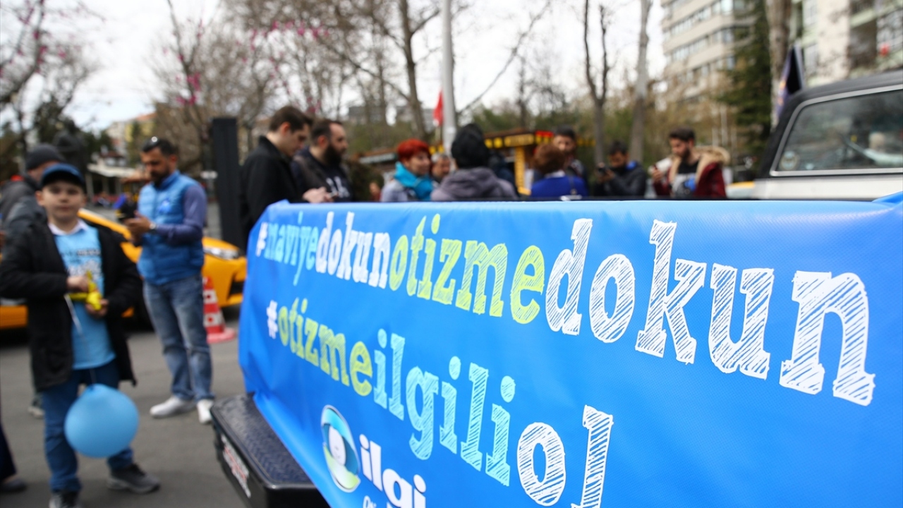 Etkinliğe katılankar, Kuğulu Park`ta toplandı.