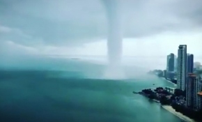 Malezya’daki dev hortum film sahnelerini aratmadı