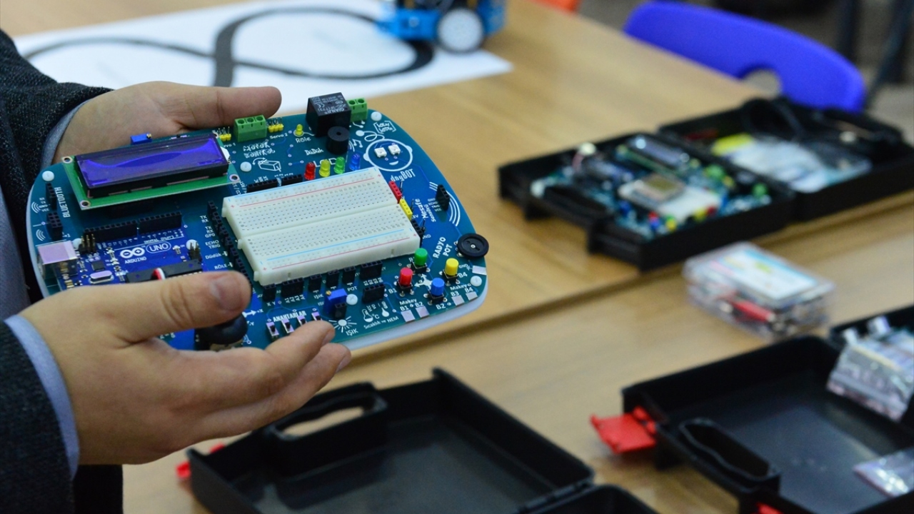 HRÜSEM Müdürü Doç. Dr. Celal Ağan da merkezin kısa süre önce hızlı bir şekilde faaliyetlerine başladığını söyledi.