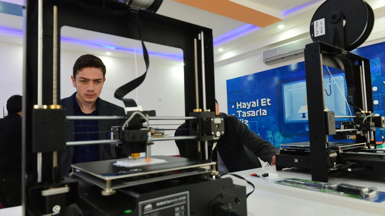 Ağan, gübreleme ve ürün toplama makinelerinde yeni teknolojilerin kullanılması üzerine yoğunlaştıklarını sözlerine ekledi.