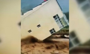 İran'da sel felaketi: 6 katlı bina çöktü