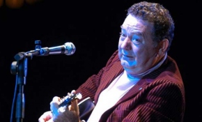 Türk pop müziğinin aşk dolu adamı "Kayahan"