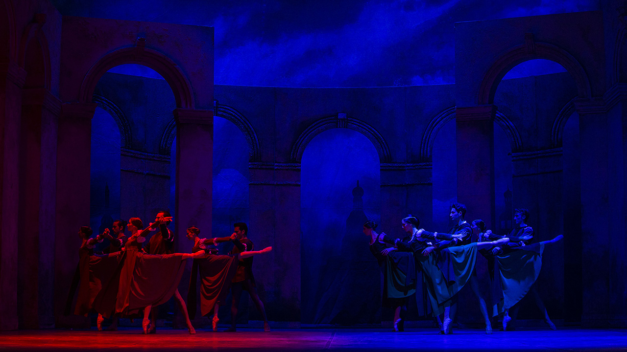 Koreografisini ADOB Müdürü Volkan Ersoy ve Armağan Davran`ın üstlendiği, 1,5 yıllık çalışmanın ürünü olan Romeo ve Juliet, Opera Sahnesi`nde sunulacak.