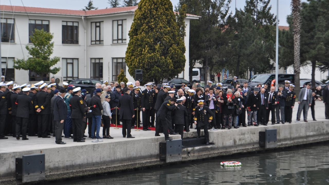 Dumlupınar denizaltısı hakkında katılımcılara bilgi veren Deniz Albay Ersoy Akça, yaşanan kazayı anlattı.