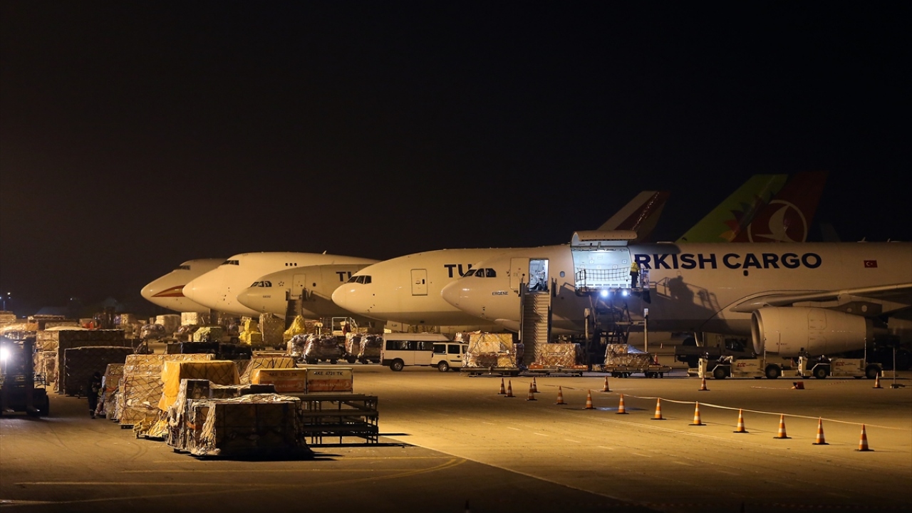 10 bin parçadan fazla malzemenin oluşturduğu bu yükün, 5 bin tır hacmine eş değer olduğu ve bu yükü taşıyacak tırların 45 saatte katedeceği mesafenin ise 400 bin kilometre olarak hesaplandığı bildirildi.