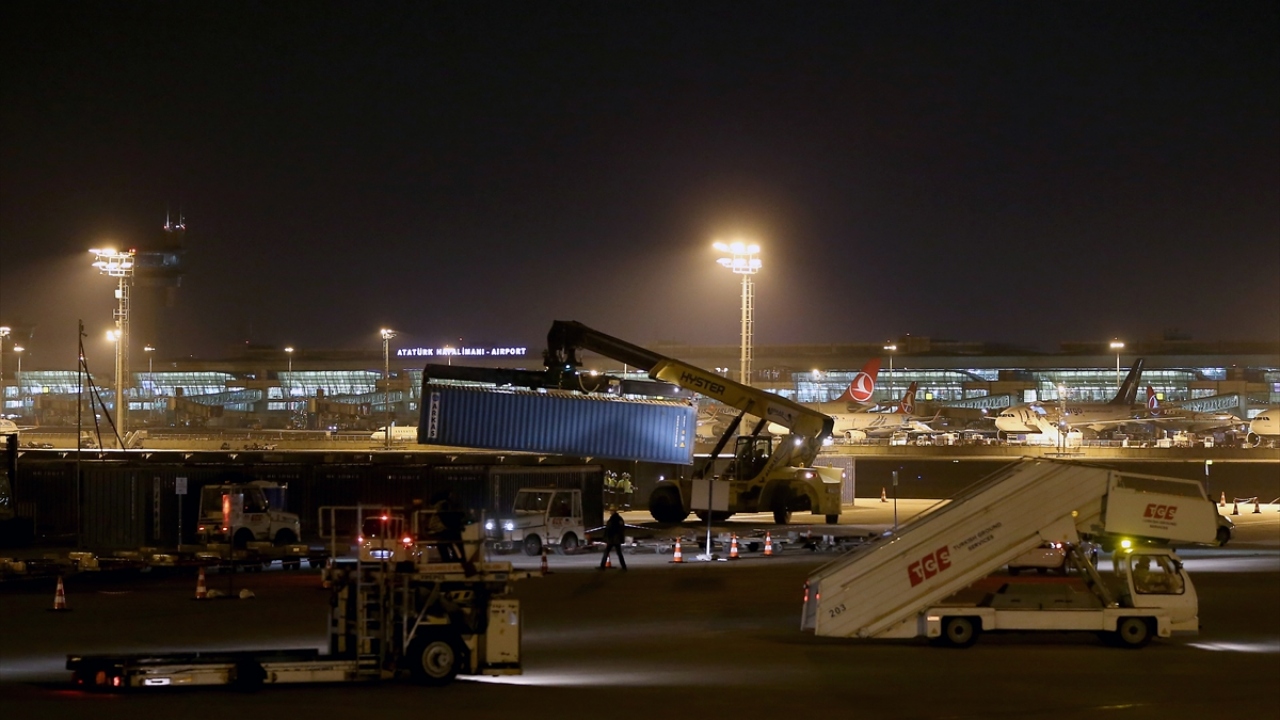 Taşınma için tırların dünyanın çevresini 10 kez dönmeye eş değer bir yol katedeceği belirtildi. 