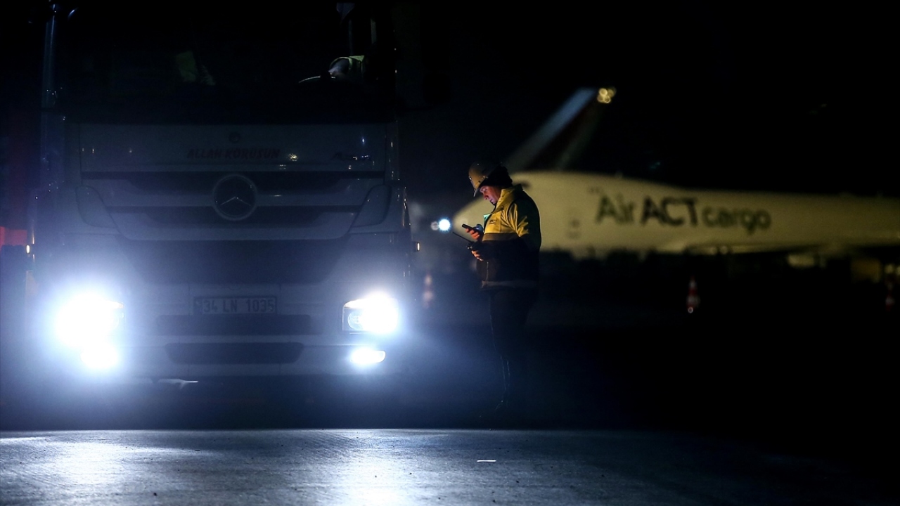 Ayrıca, acil durum kurtarma ekipleri de tedbir amacıyla güzergahlarda görev alıyor.