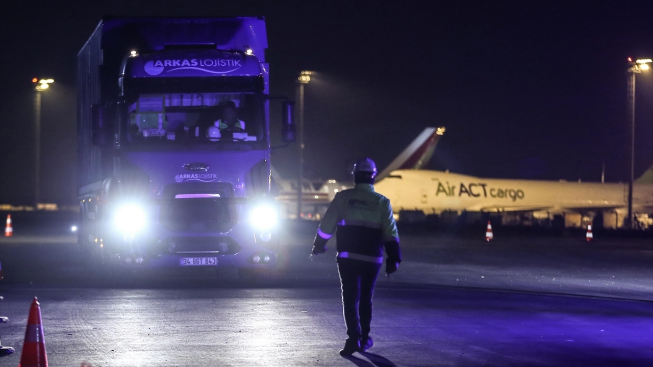 Bin 800’den fazla personelin görev alacağı taşınma sırasında, Basın Ekspres Yolu’na alternatif güzergahlar da belirlendi.