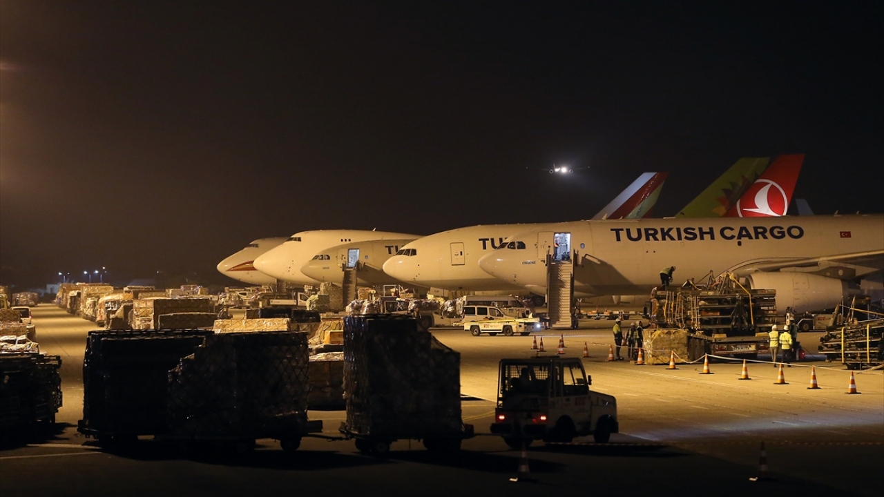 Taşınma süresince, 6 Nisan saat 02.00`ye kadar THY`nin tüm uçuşları, Atatürk Havalimanı`ndan devam edecek.