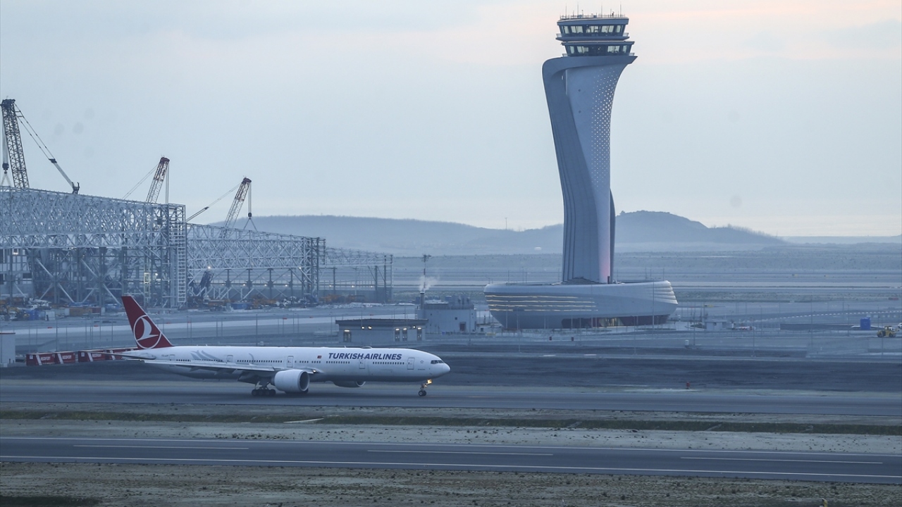 Atatürk Havalimanı, tarifeli ve tarifesiz iç ve dış hat ticari yolcu taşımacılığına yönelik seferlere kapatılacak.