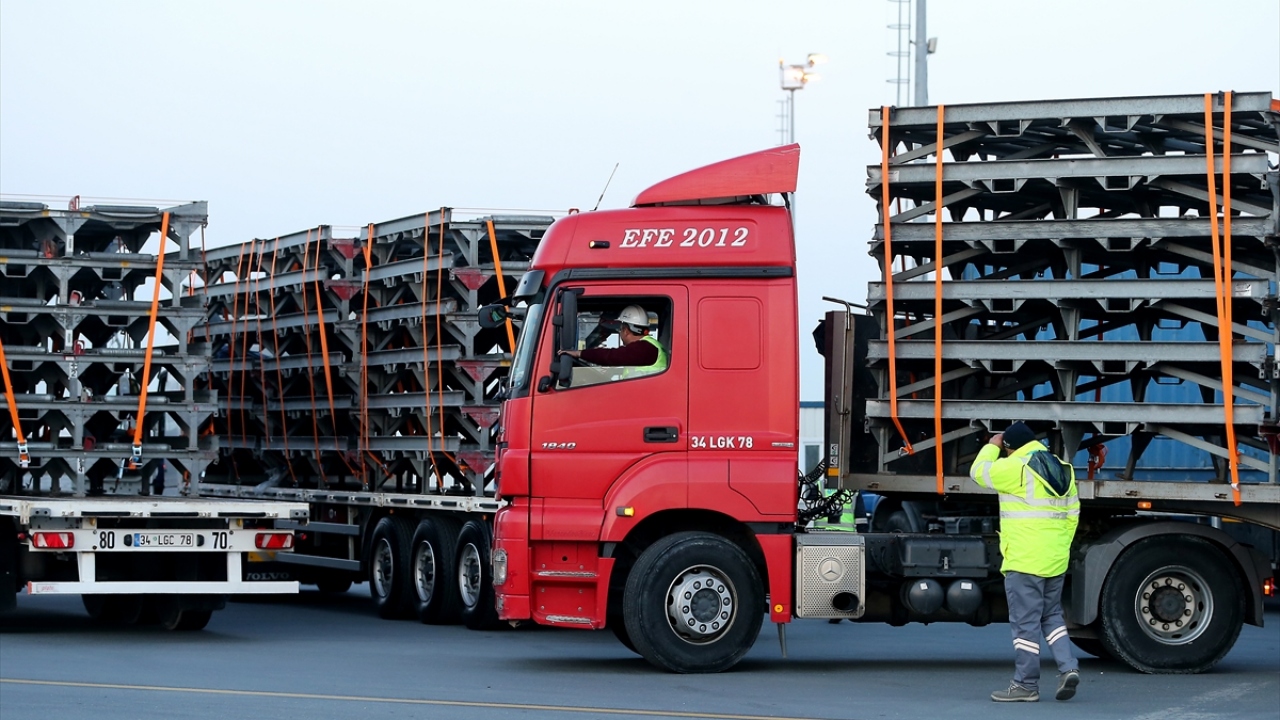 Bu kapsamda trafikte yapılan düzenlemeler ve alınan tedbirler şöyle: