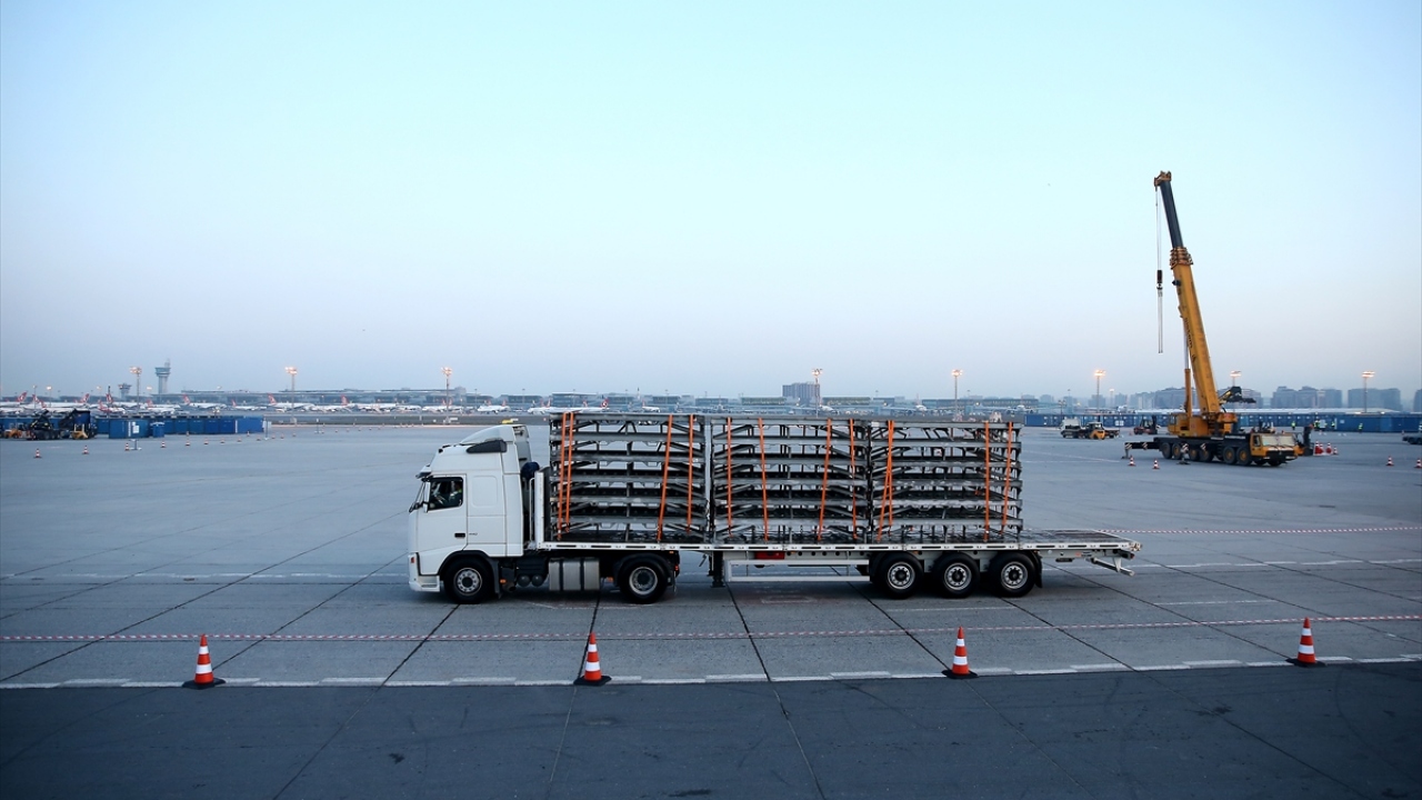 Kargo ve VIP yolcu uçuşlarının gerçekleşeceği Atatürk Havalimanı ise "ISL" kodunu alacak. 