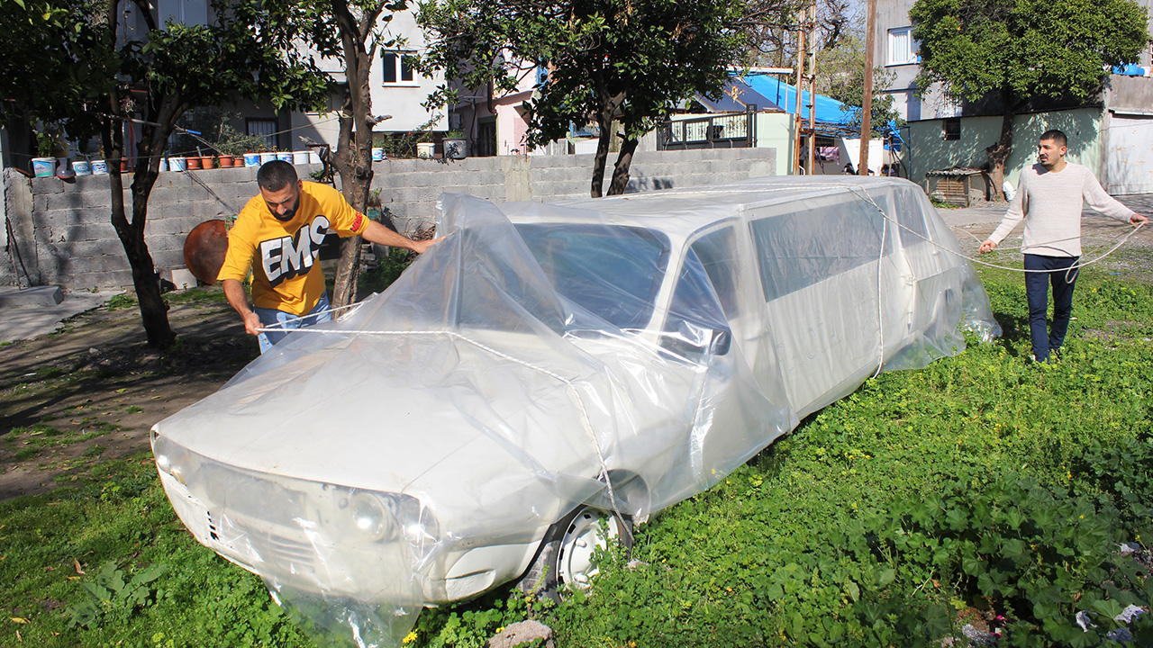 Damat ayı Mami Emen, 14 Nisan`da yapacağı düğün için hayalindeki limuzini o tarihte uygun fiyata temin edemeyeceğini öğrenince 3 bin 500 liraya satın aldığı 1978 model Renault 12`den limuzin yapmaya karar verdi.
