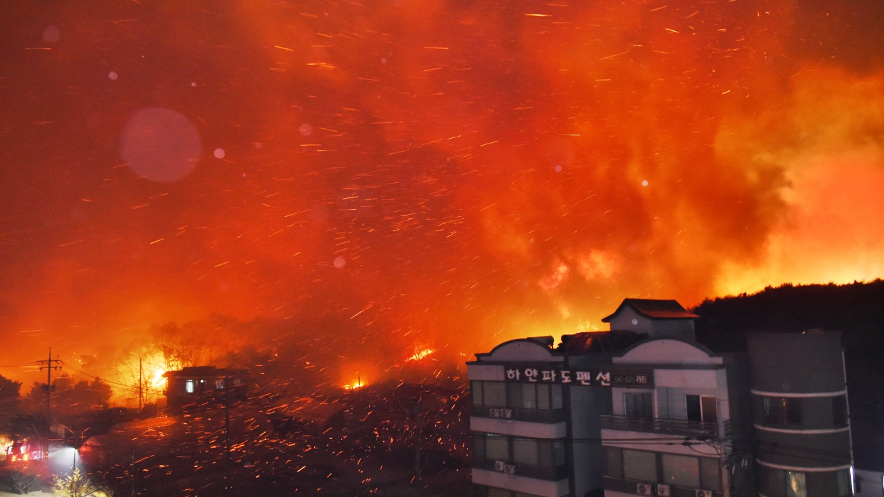 120’ye yakın ev kullanılamaz hale gelirken 4 bine yakın kişi bölgeden tahliye edildi.