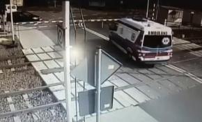 Polonya'da tren ambulansa çarptı: 2 ölü