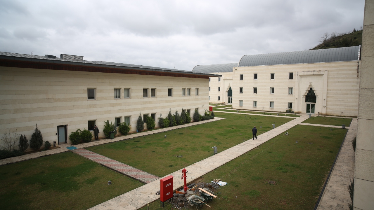 Osmanlı Arşivi, Türkiye Cumhuriyeti Cumhurbaşkanlığı Devlet Arşivleri Başkanlığı bünyesinde yer alıyor. 