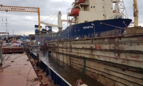 Tuzla'da tersanede vinç devrildi