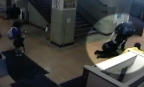 ABD polisi 16 yaşındaki kızı merdivenlerde sürükledi