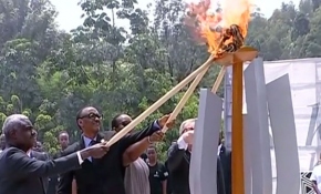 AB Komisyonu Başkanı Juncker Ruanda First Lady'sini yakıyordu