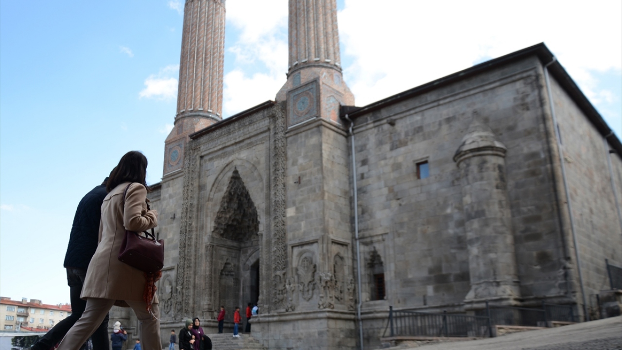 Erzurum, tarihi ve doğal güzellikleriyle önemli turizm potansiyeline sahip.