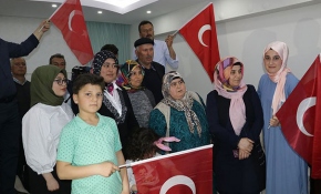 Rıza Kayaalp'in baba evinde şampiyonluk sevinci