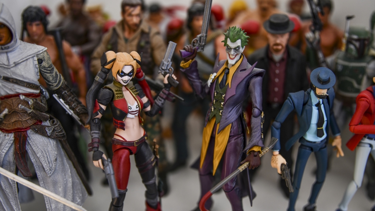 Koleksiyoner Akol, yaptığı açıklamada, çocukluğundan bu yana aksiyon figürlü oyuncaklara yoğun ilgi duyduğunu söyledi. 