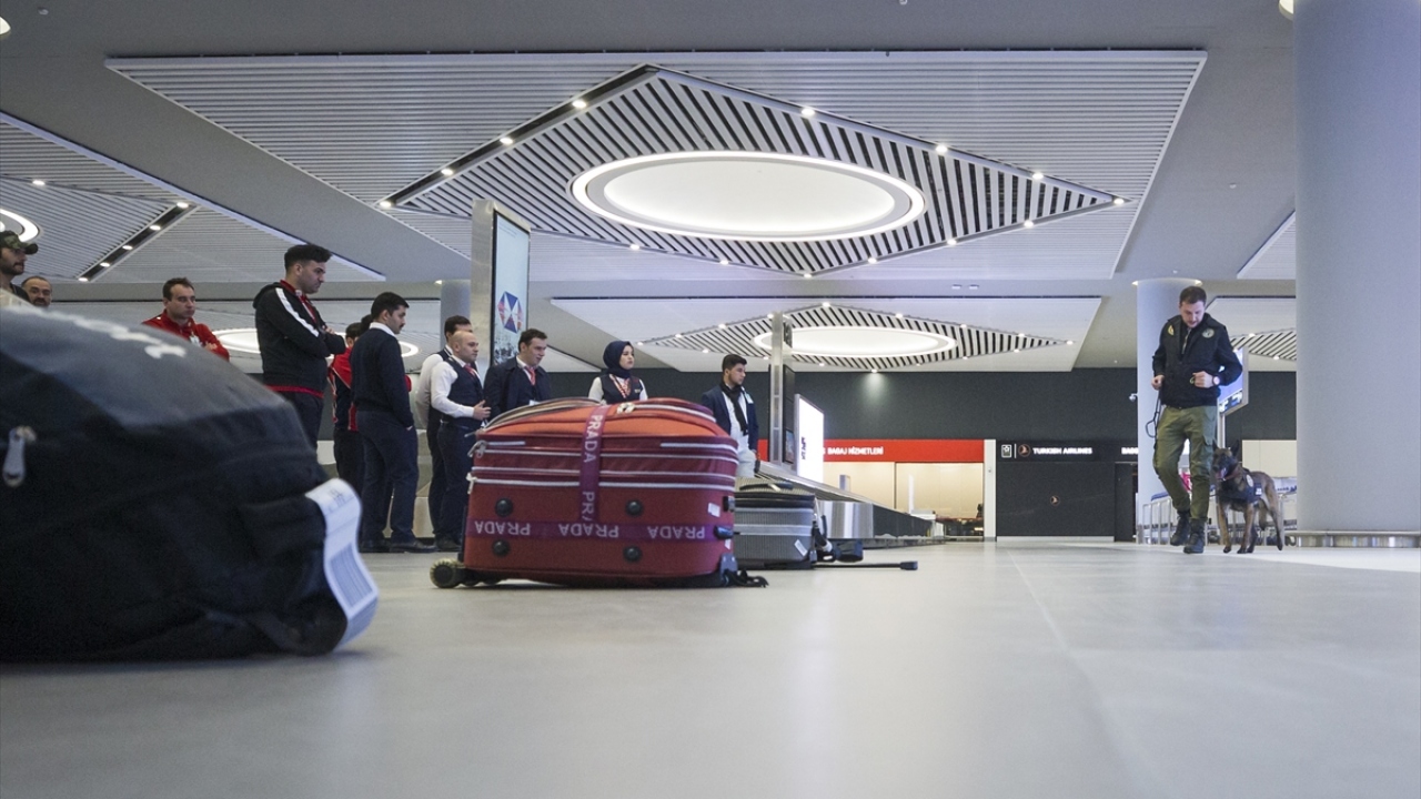 Kaçakçılık faaliyetlerinin engellenmesine yönelik nitelikli personel ve teknolojik altyapının yanı sıra, aldıkları eğitim ve koku duyuları sayesinde neredeyse fire vermeyen "dedektör köpekler" de bu çalışmalarda görev yapıyor.