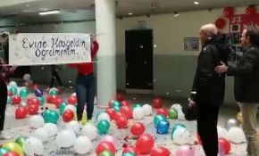 Kanseri yenen öğretmen yeniden öğrencileriyle buluştu