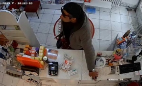 Ankara'da eczanelerden cep telefonu çalan şahıs yakalandı