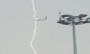 104 yolcusu olan THY uçağına yıldırım isabet etti