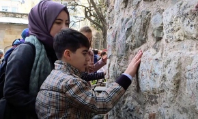 Görme engelli çocuklara İstanbul'u gezdirdiler