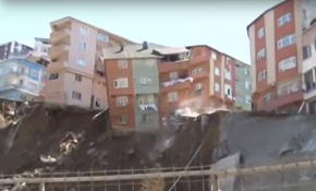 Kağıthane'de boşaltılan bina çöktü