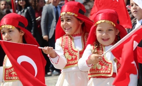 23 Nisan tüm yurtta coşkuyla kutlanıyor