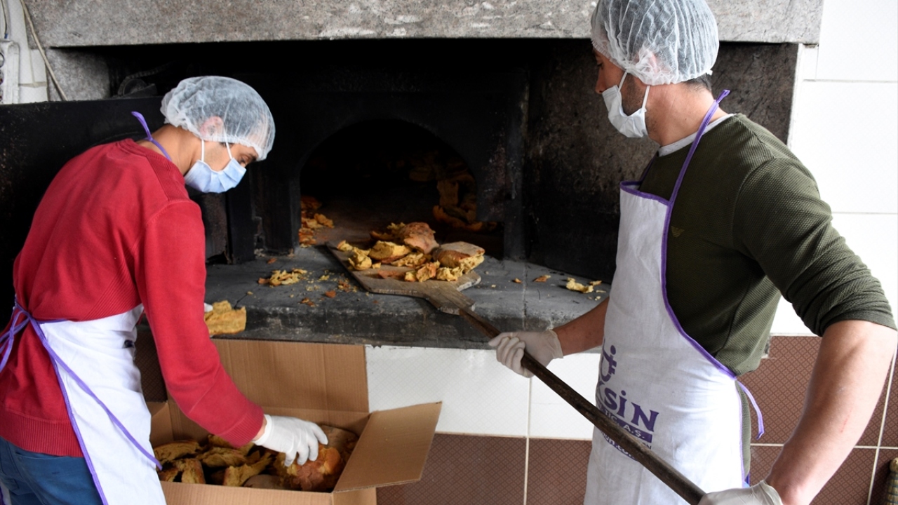 "Ekmeğimiz buğday ekmeğidir."